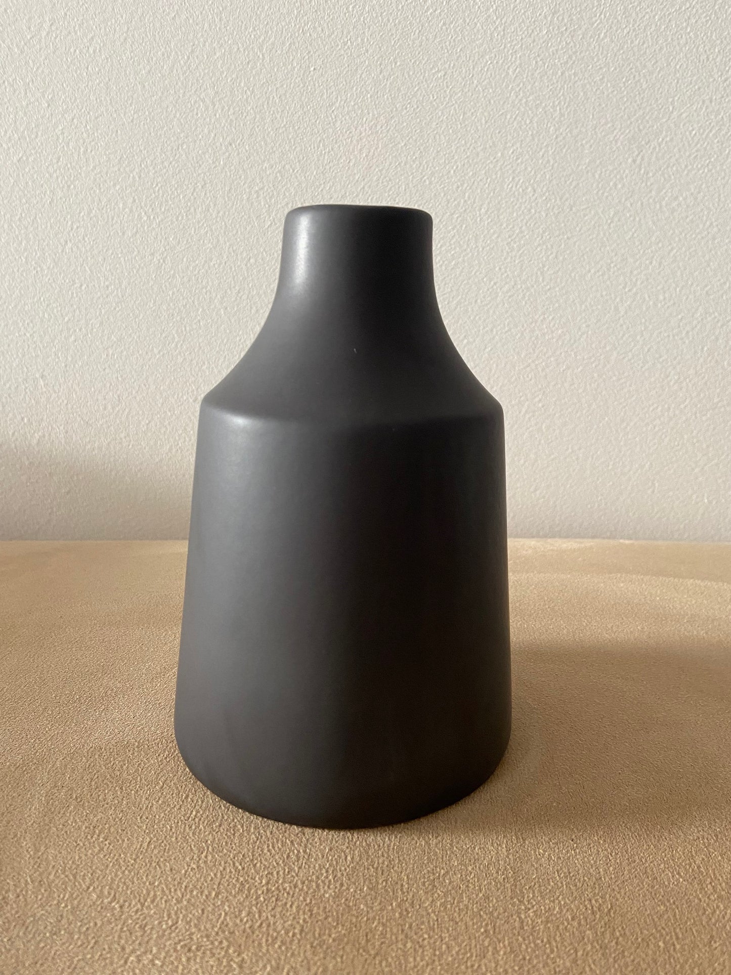 F - 15  ( 4cms boca x 17cms altura x 10.5cms diametro base )