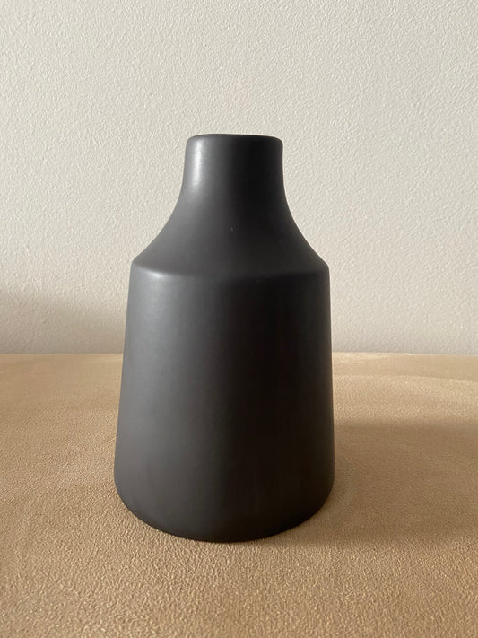 F - 15  ( 4cms boca x 17cms altura x 10.5cms diametro base )