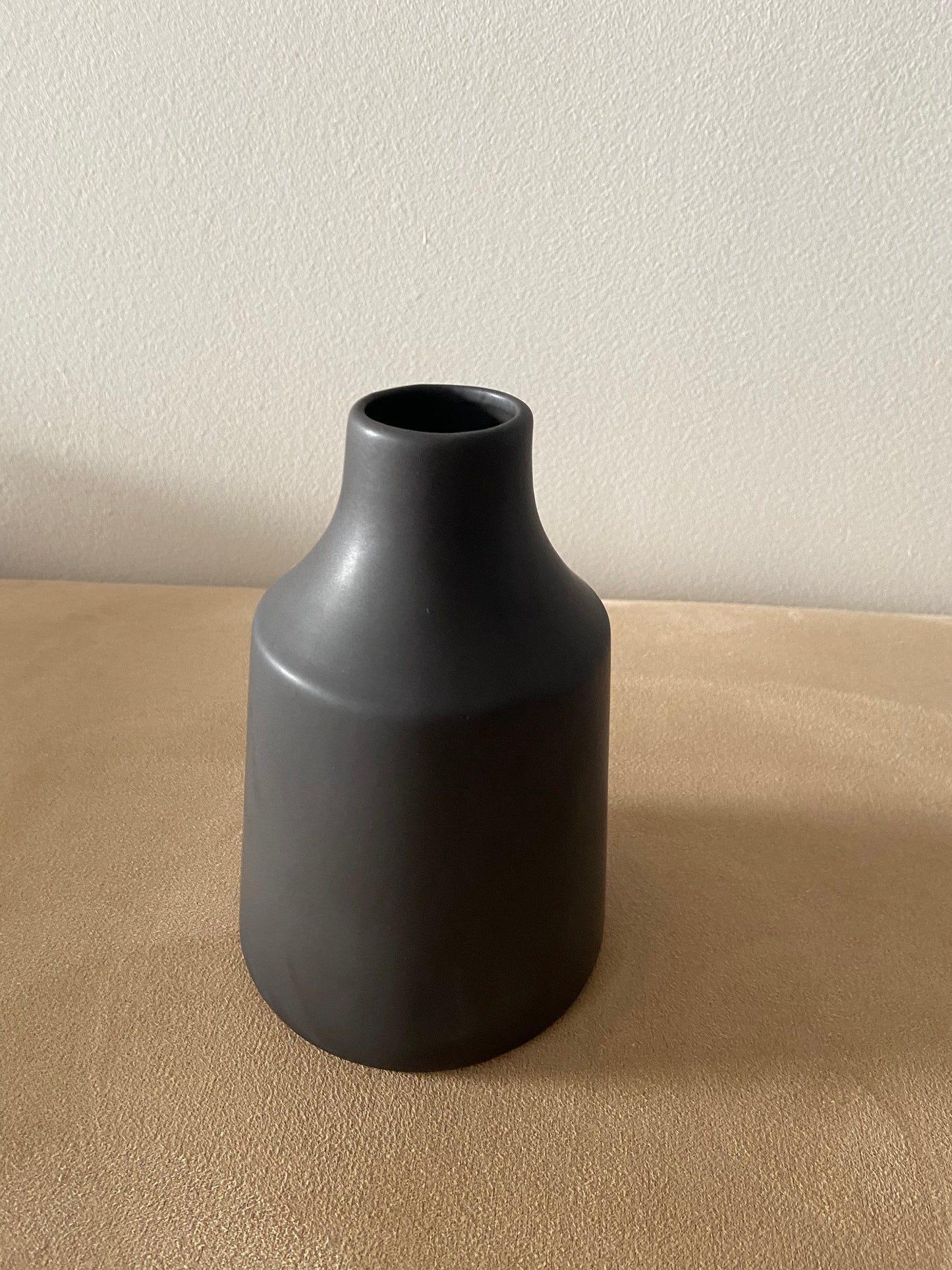 F - 15  ( 4cms boca x 17cms altura x 10.5cms diametro base )