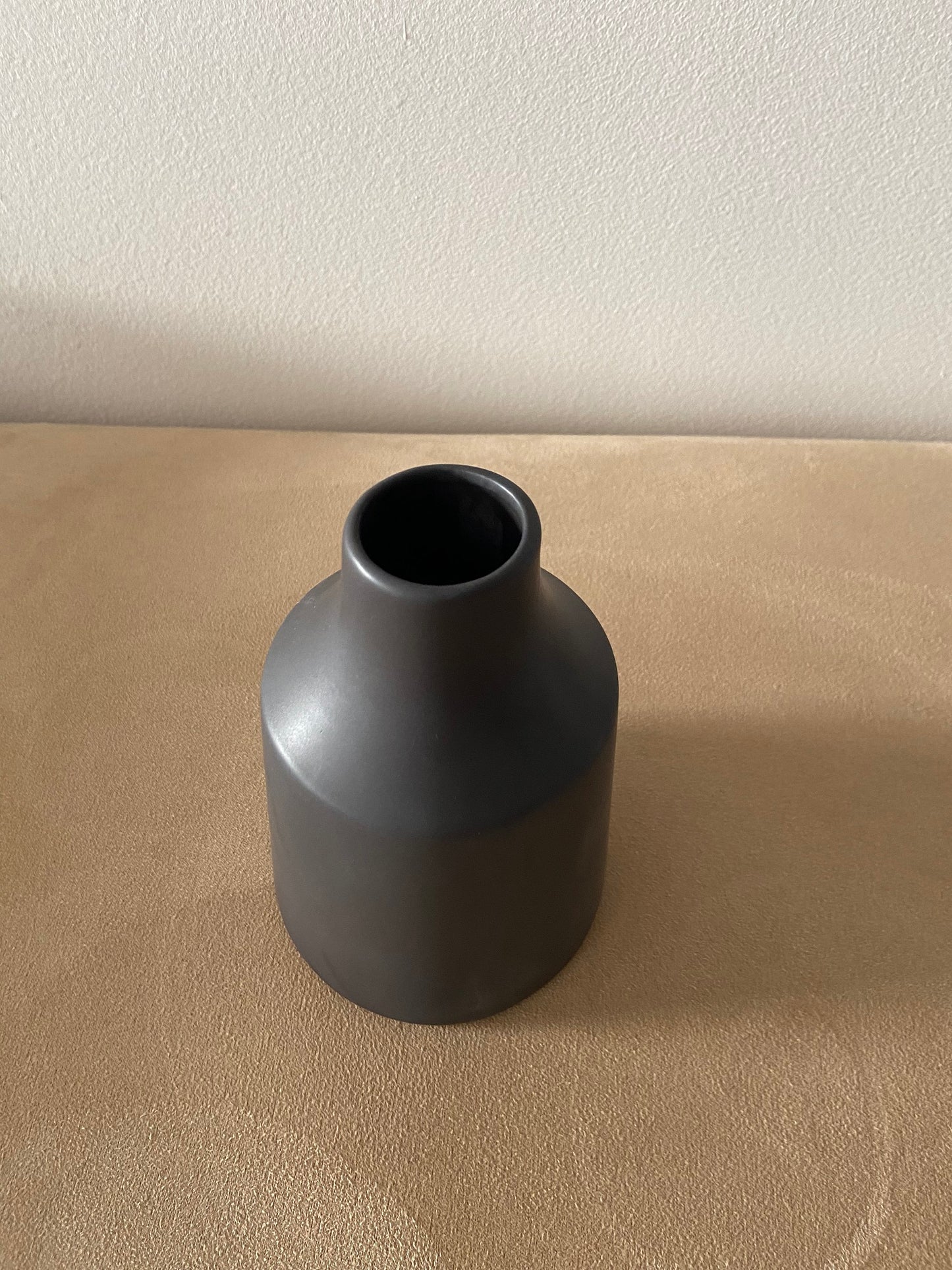 F - 15  ( 4cms boca x 17cms altura x 10.5cms diametro base )